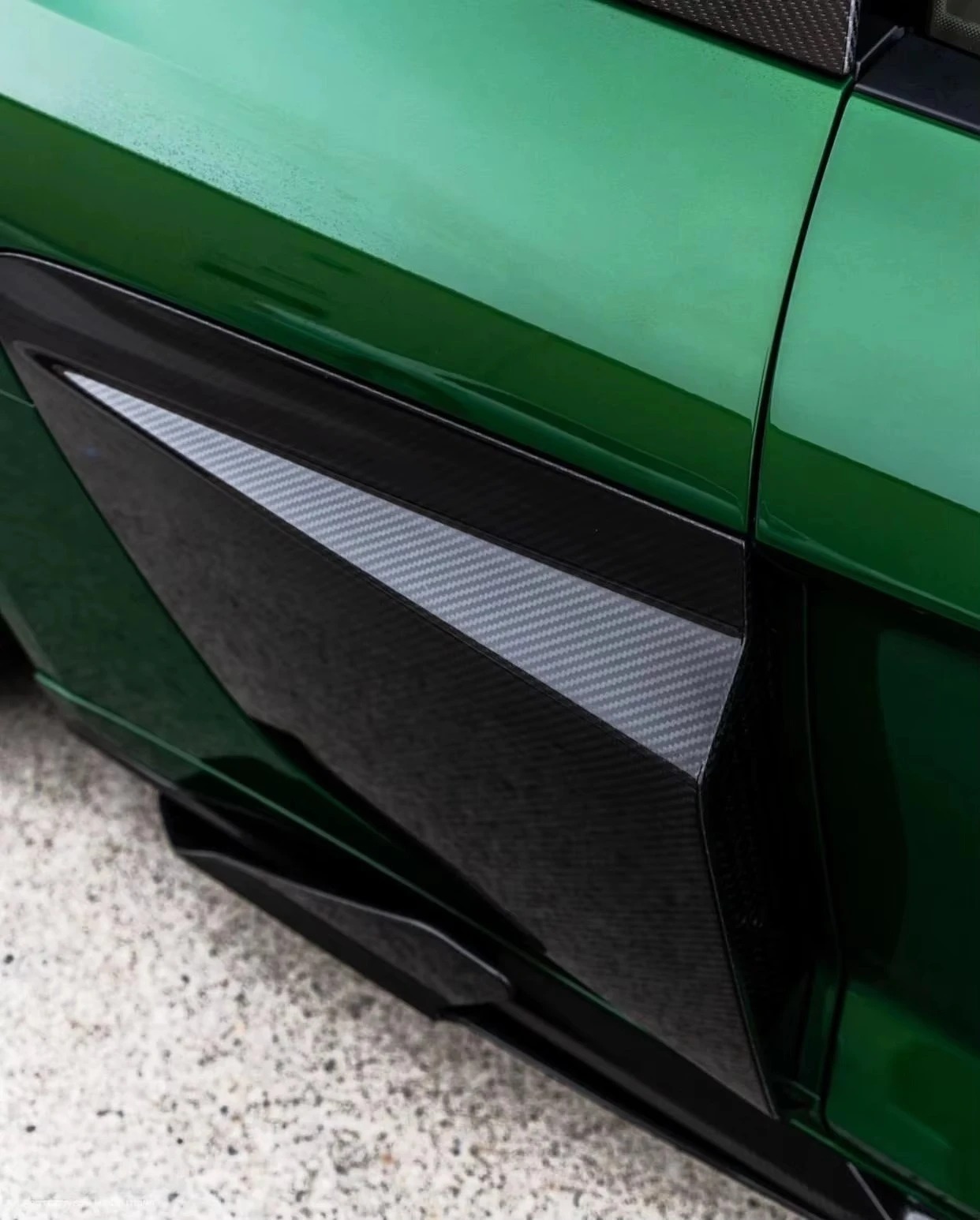 High Quality Fast Delivery Whole Sale Price Prepreg Dry Carbon Fiber Capristo Door Panel Side Vent for R8 2017